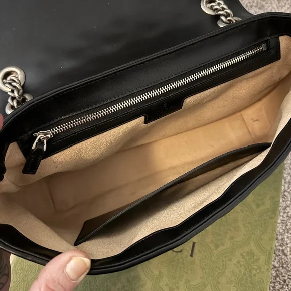 Gucci GG MARMONT MATELASSÉ MEDIUM SHOULDER BAG Black with Antique Silver - Picture 3 of 10